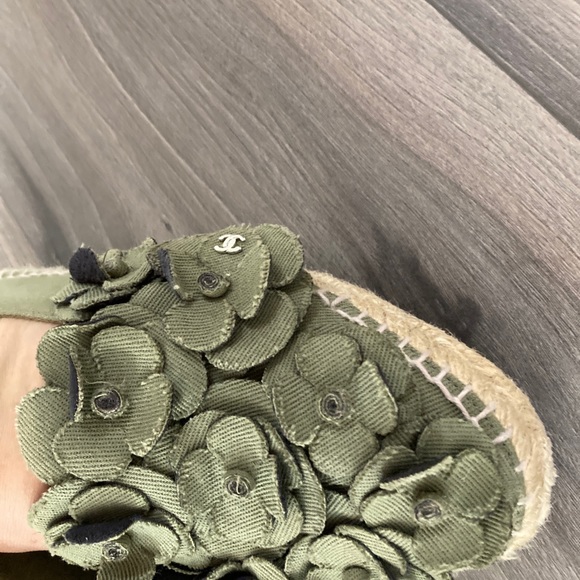 Authentic Chanel khaki green espadrilles - Picture 4 of 5